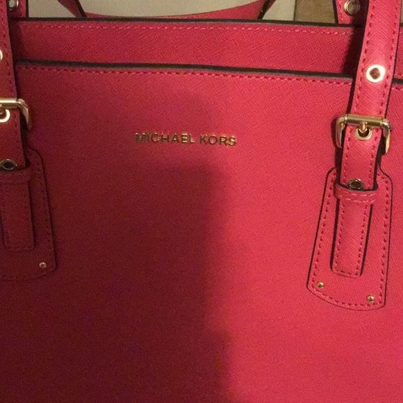 BRAND NEW MICHAEL KORS VOYAGER IN PINK - Picture 2 of 7